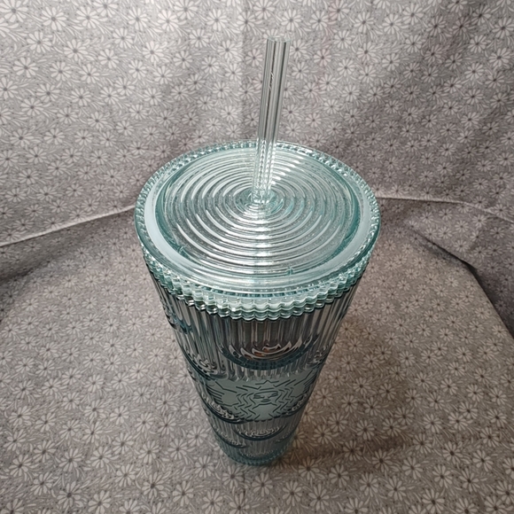 Starbucks Spring 2022 Iridescent Purple/Green Venti Tumbler Cup 24 oz NWT - Picture 4 of 8